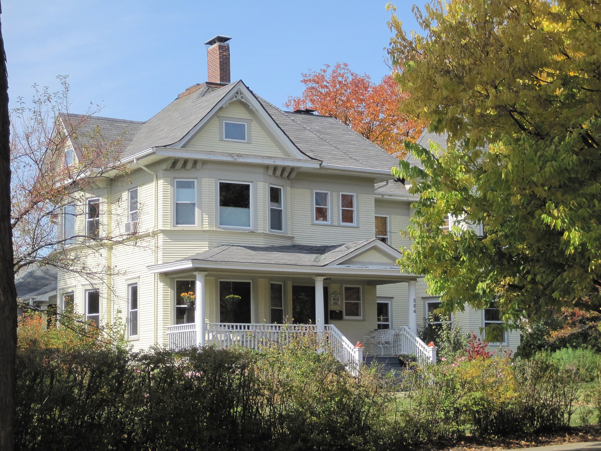 Best Neighborhoods in Glen Ellyn, IL: Downtown, Lake Ellyn & More (2026)