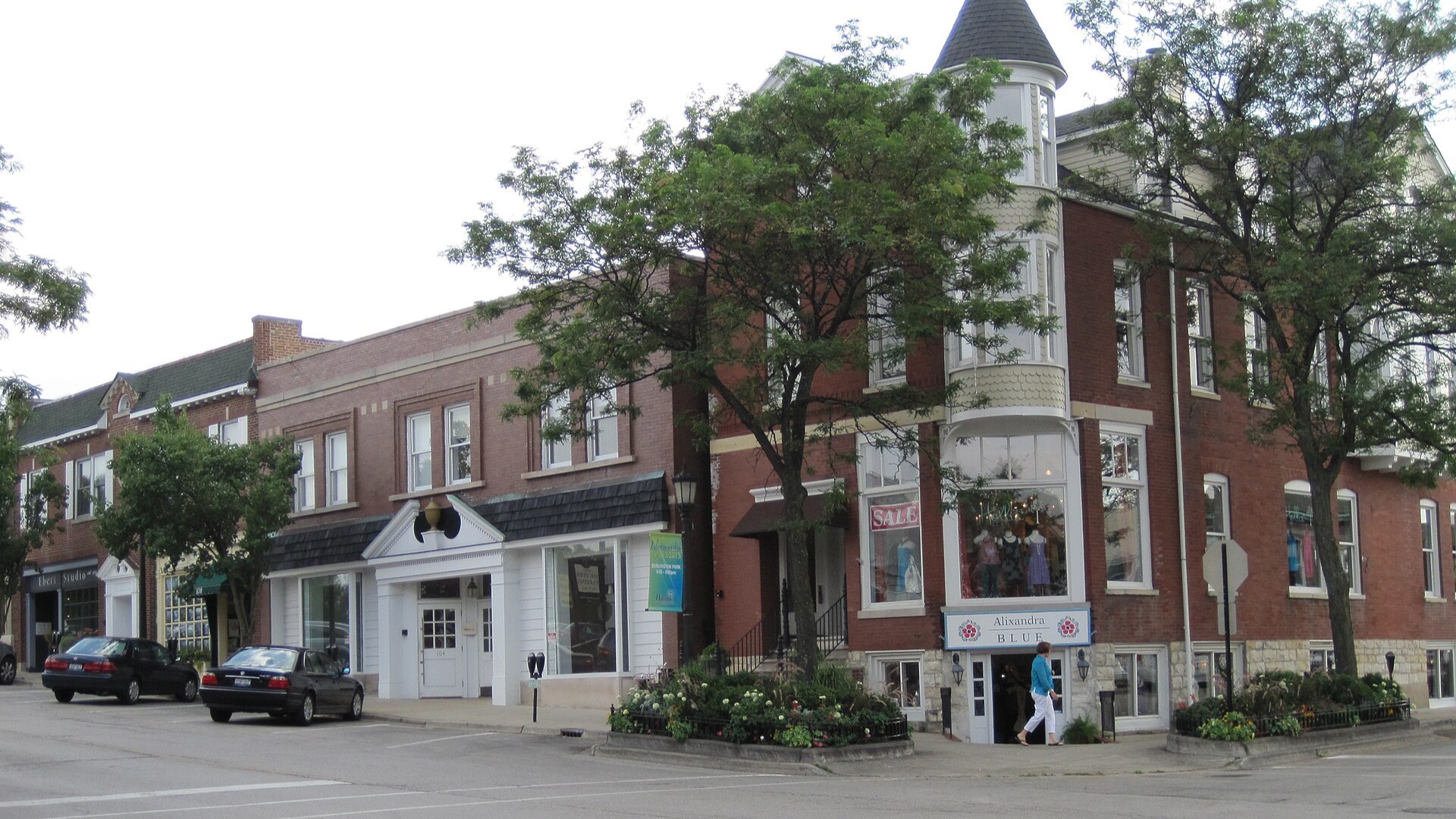Best Areas in Clarendon Hills, IL: Downtown, Walker & Prospect (2026)