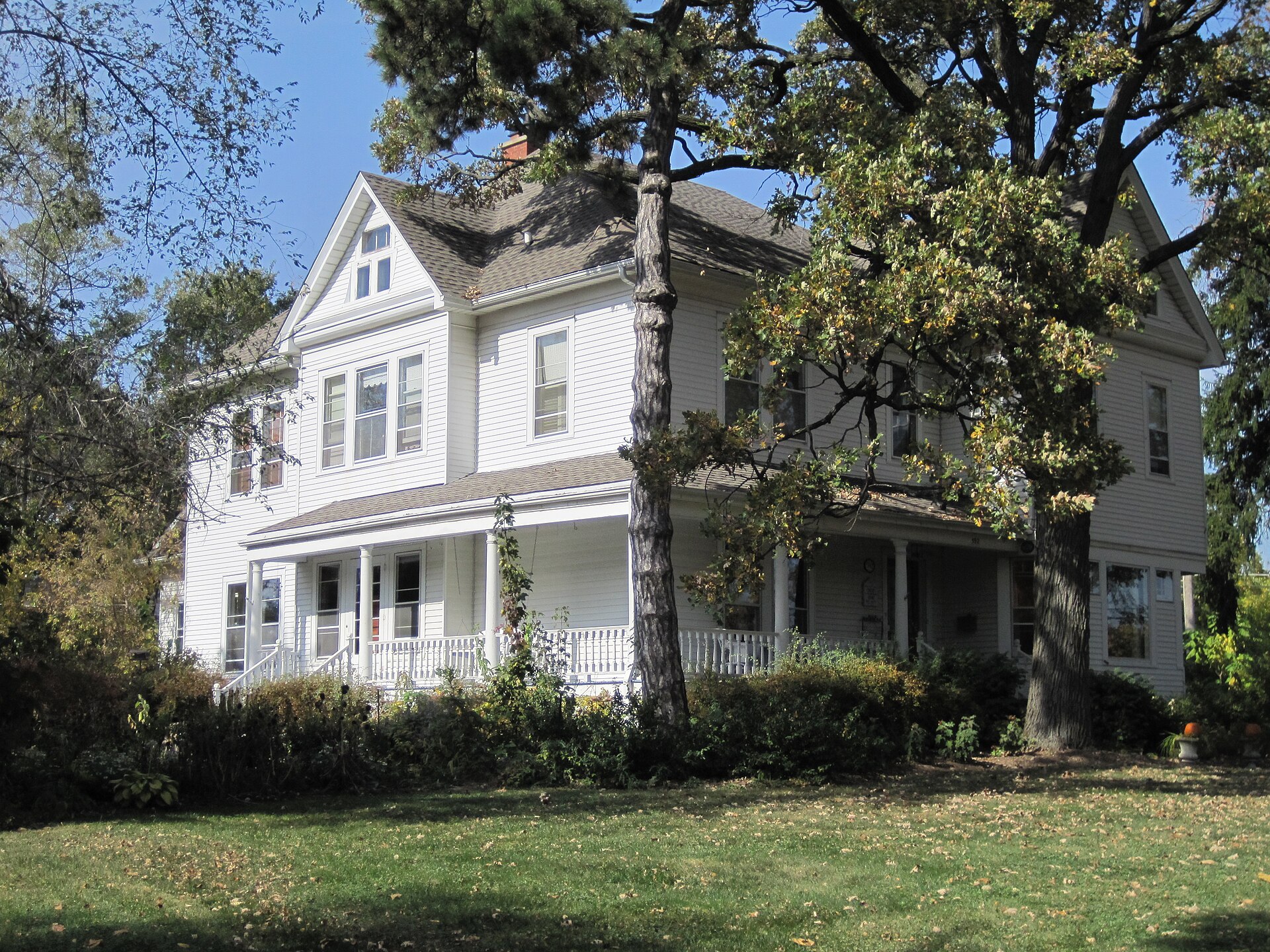 Glen Ellyn Real Estate Market Update 2026: Fast & Competitive