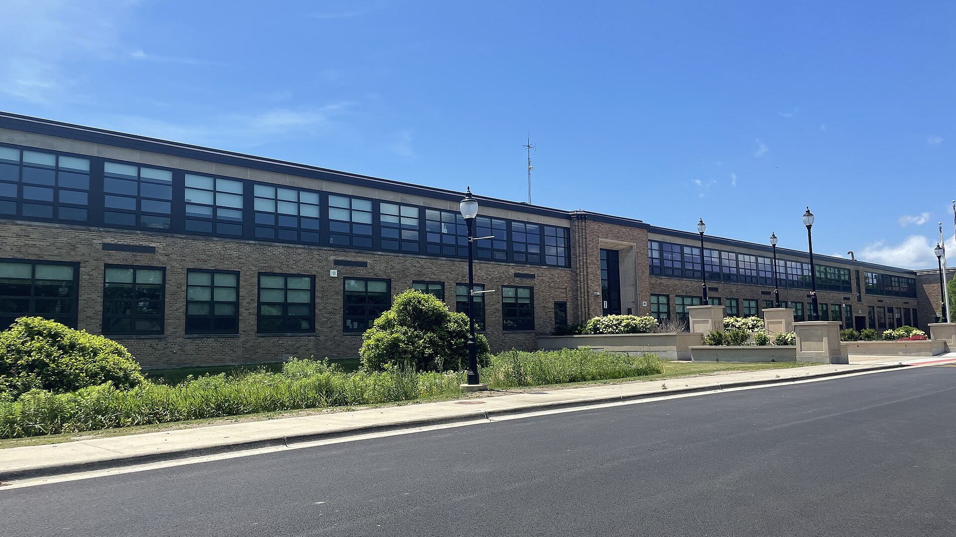 Clarendon Hills Schools: District 181 & Hinsdale Central (2026)