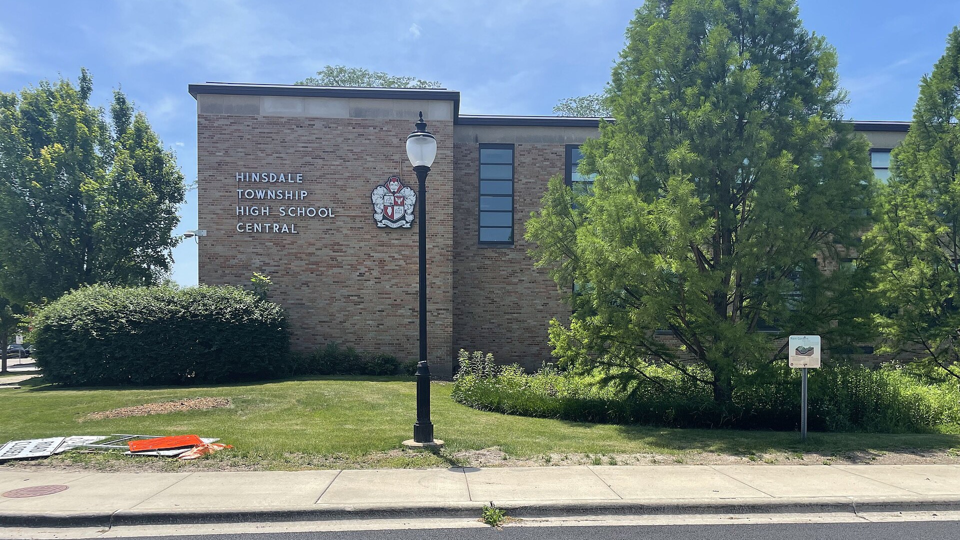 Burr Ridge Schools: Hinsdale Central or Lyons Township? (2026)