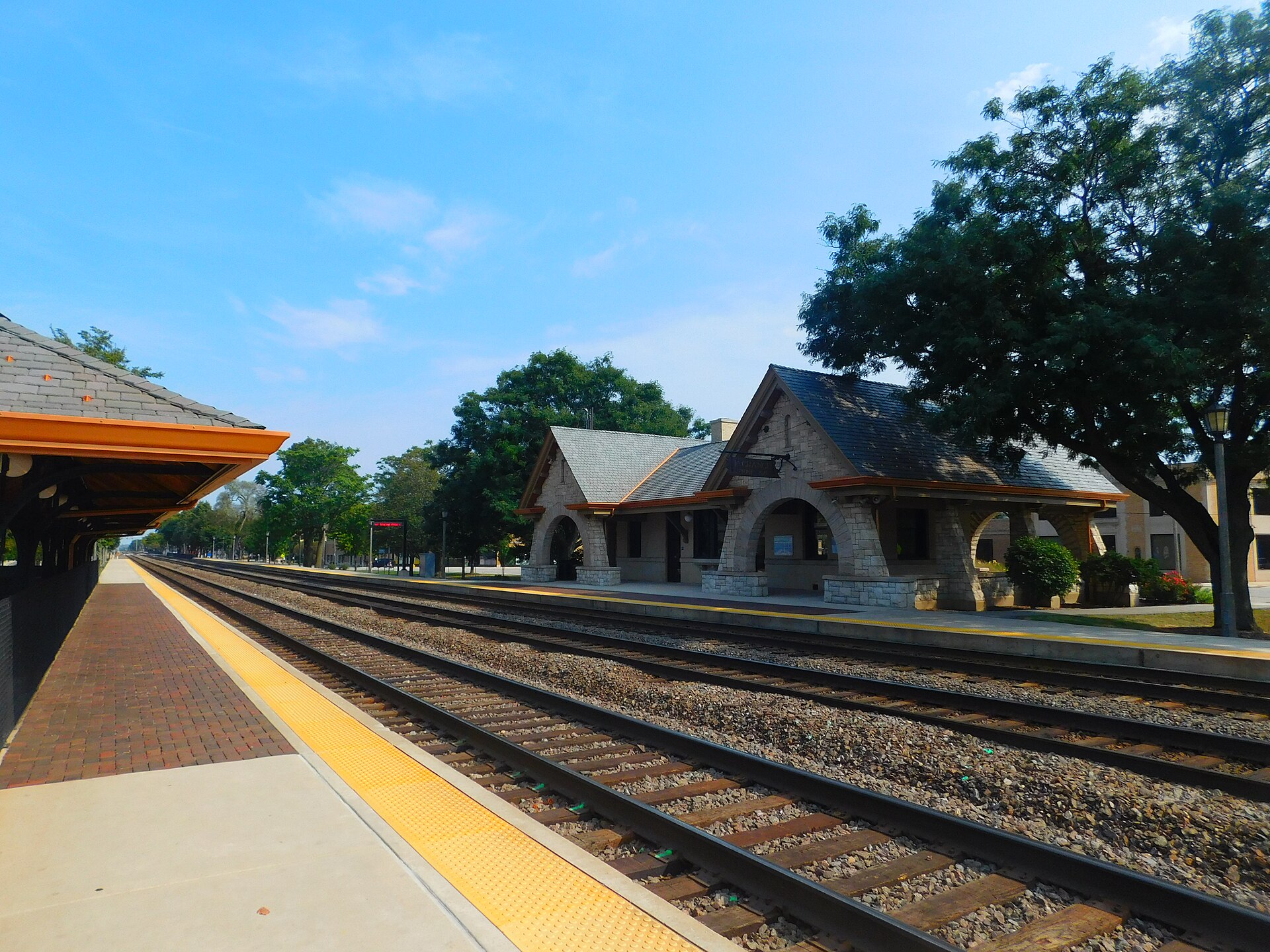 La Grange vs. Western Springs: Price, Taxes, Schools & Commute (2026)