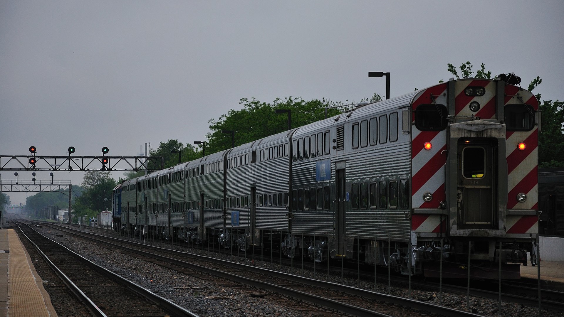 Commuting from Naperville to Chicago: Metra, Driving & Times (2026)